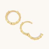 Aniq Dynamic Round Huggie Earrings | 14k Solid Gold & 14k White Gold | 14mm | Hypoallergenic